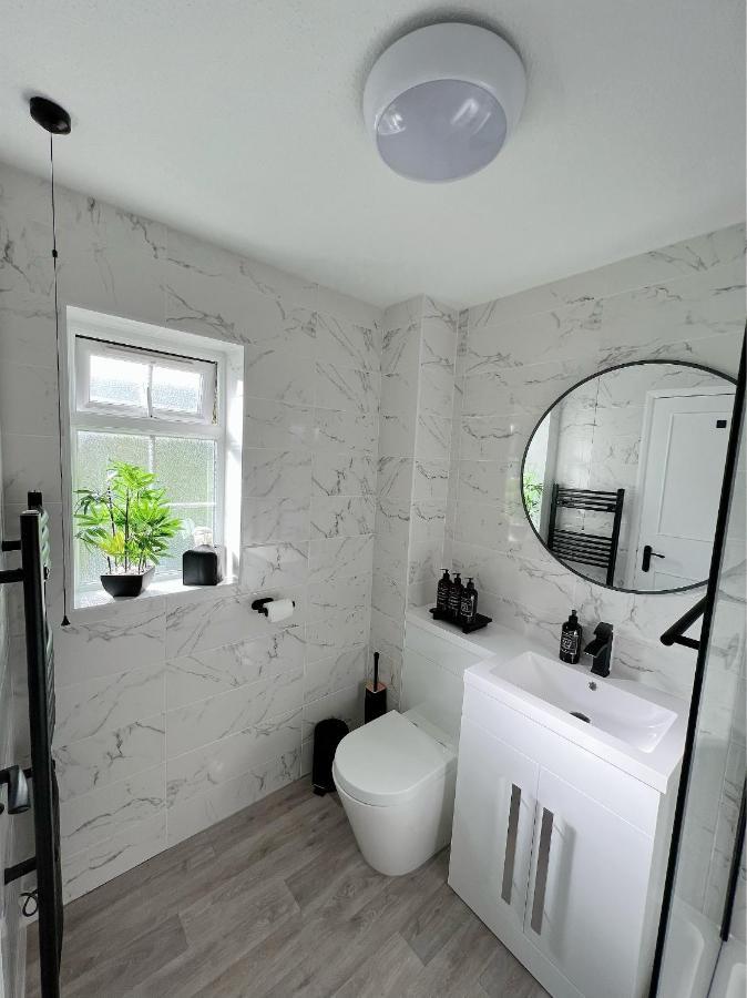 Stunning Apartment In Beckton With Private Entrance Лондон Экстерьер фото